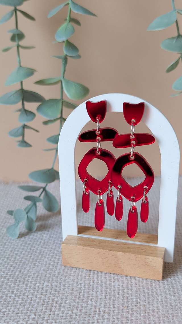 Boucles d&#039;oreilles rouges en plexi