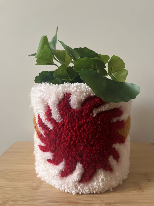 Cache-pot soleil rouge, vague jaune