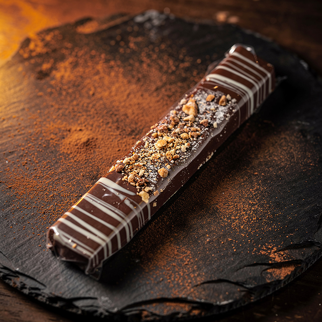 Barre de pâte d'amande au chocolat