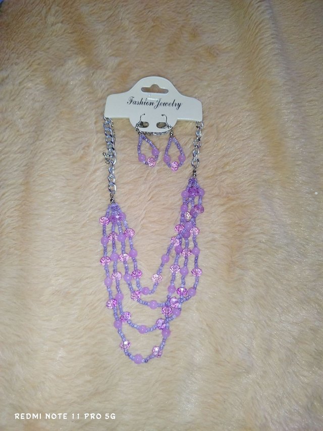 Parure perles mauve &amp; rose – Collier multi-rangs &amp; boucles assorties