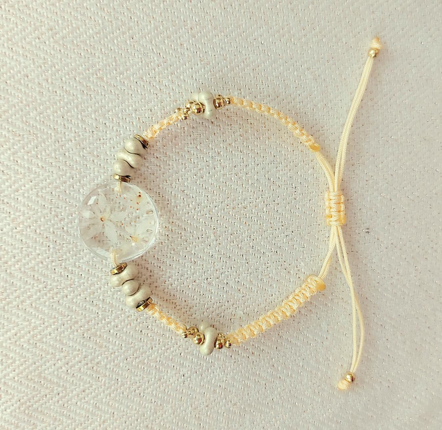 Bracelet "Mixity Heucheres" micro macramé écru perlé &amp; fleurs d'Heuchères 