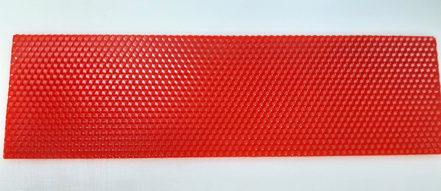 červená mezistěna ze včelího vosku