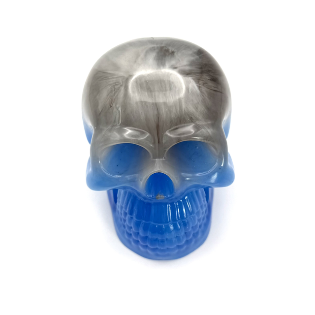 Tête de mort esprit tourmenté avec lueur d’espoir 