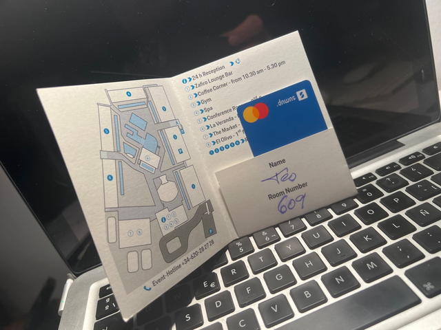 Fundas para tarjeta hotel, ejemplo foto VW 1000 unidades, troqueladas, impresas dos caras 300 gsm, montadas y listas para colocar la tarjeta.