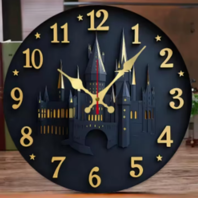 Ronde wandklok van hout Kasteel bij nacht (25cm)