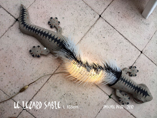 Lampe applique lézard L90cm (Pate recollée donc soldé)