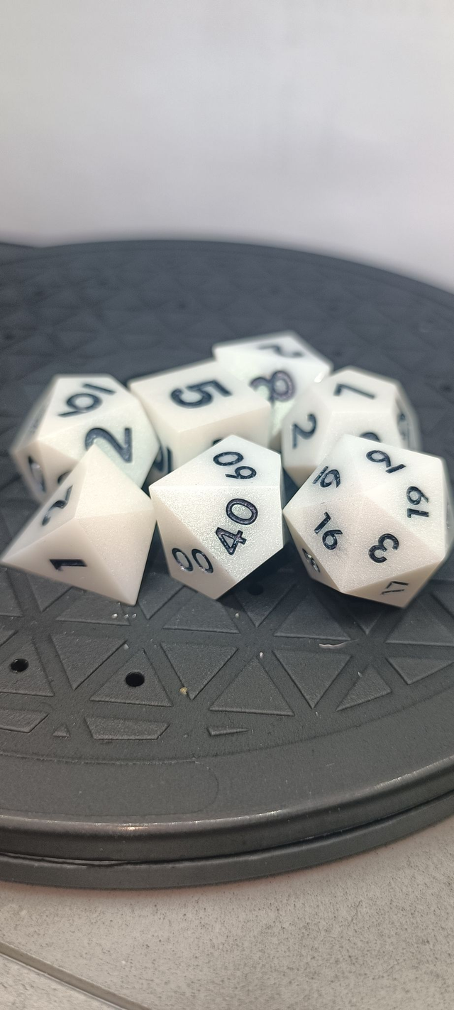 "Snow Ball" Dice Set