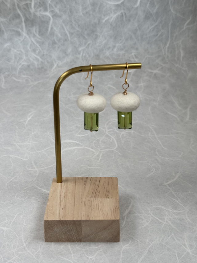 Filzohrringe: Eleganz in Filz & Glas 💚✨