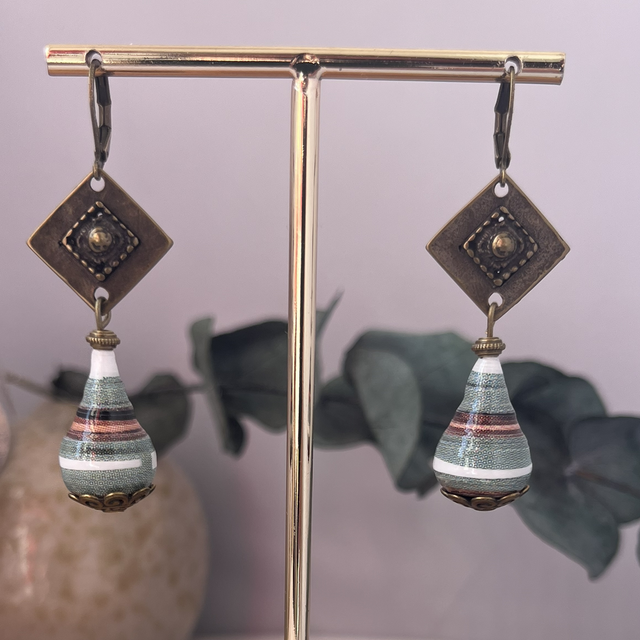 #161 Boucles d’oreilles affiche