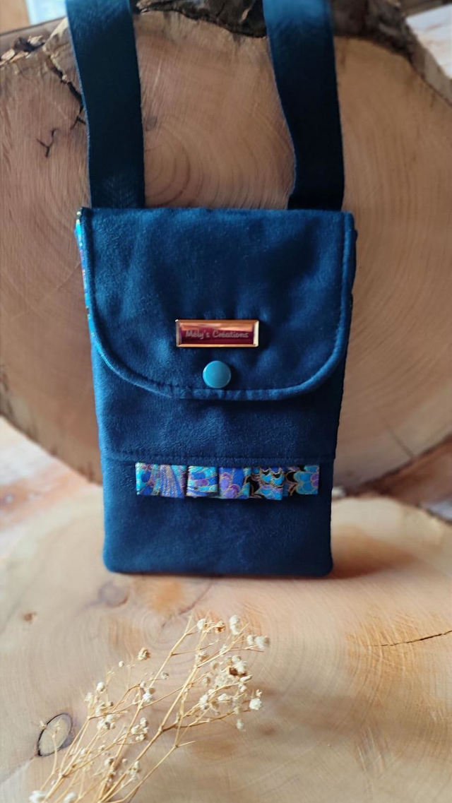 Porte téléphone en suédine bleu marine ✨