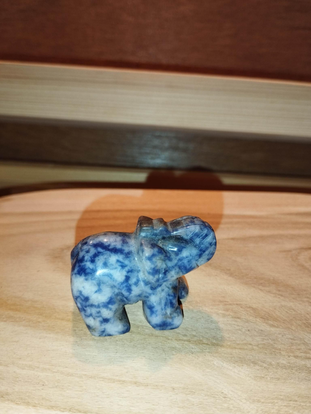 Éléphant en sodalite 