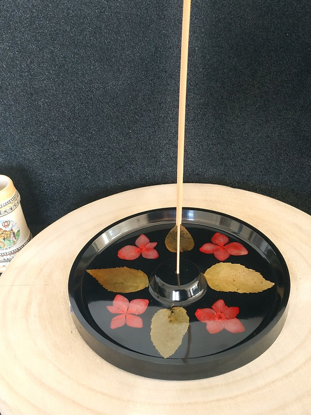 Support circulaire noir nature pour bâtonnet d'encens