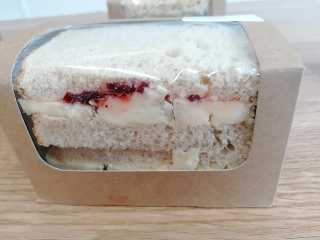 Brie and cranberry sandwich 