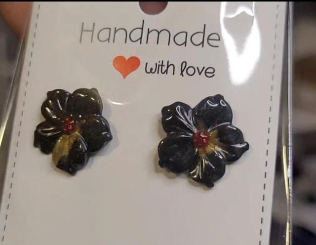 Boucles-d'oreilles fleurs  noire/dorée billes rouge