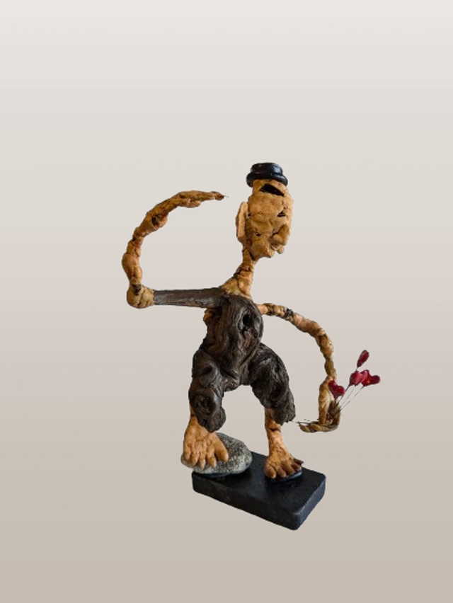 Sculpture amoureux romantique sur bois de cep de vigne