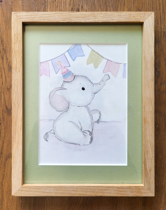 Petit éléphant avec son chapeau