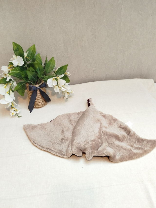 Raie manta marron motif étoile