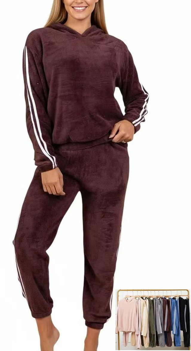 Pyjama pilou pilou capuche et rayures blanches 