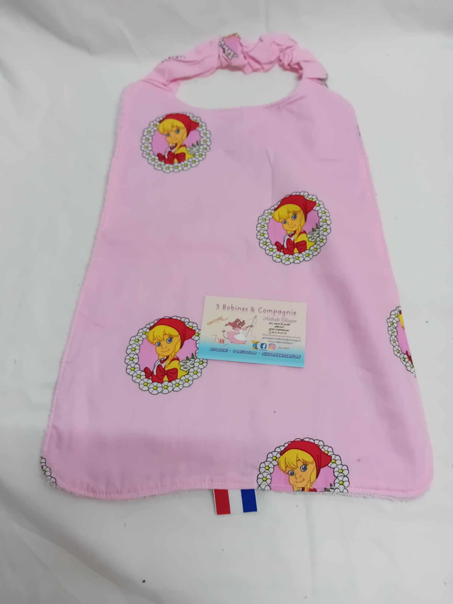 serviette élastiquée " chaperon rouge" sur coton rose clair 