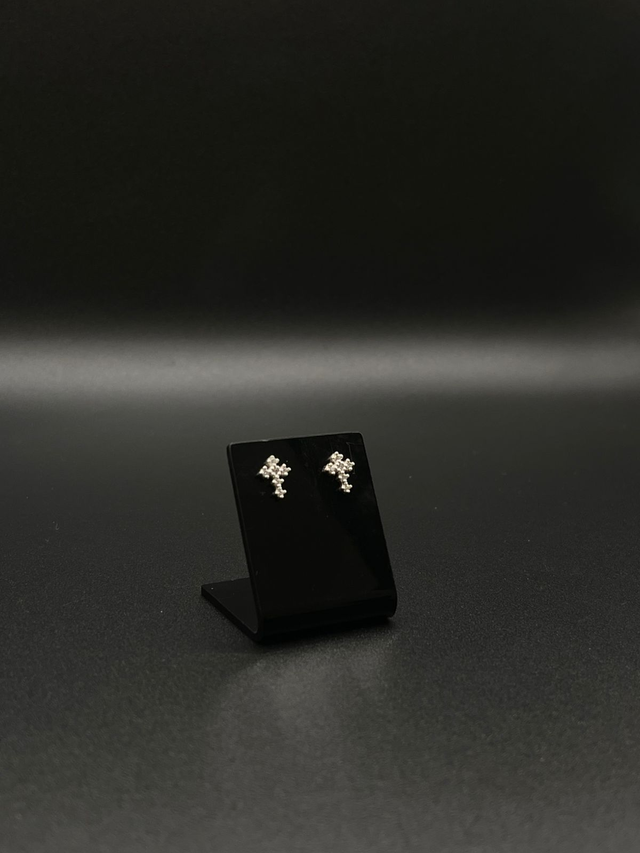 Brinco cruz cravejada