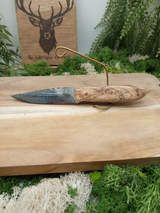 Couteau artisanal à lame fixe – modèle de table – acier inox T7M0 – manche en hêtre