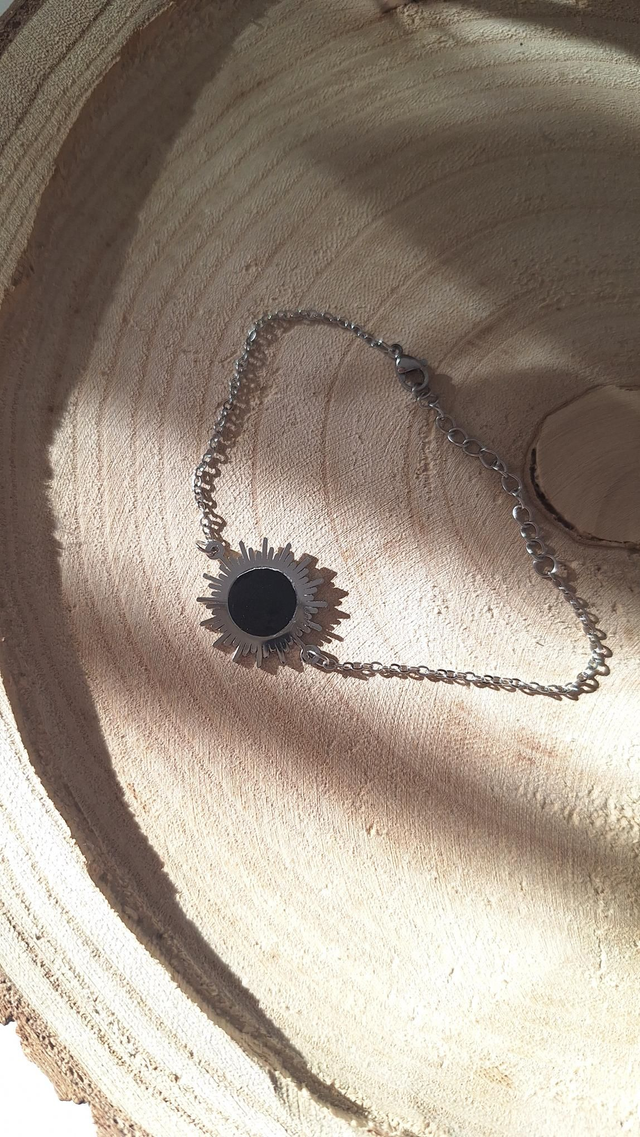 Bracelet argenté soleil noir