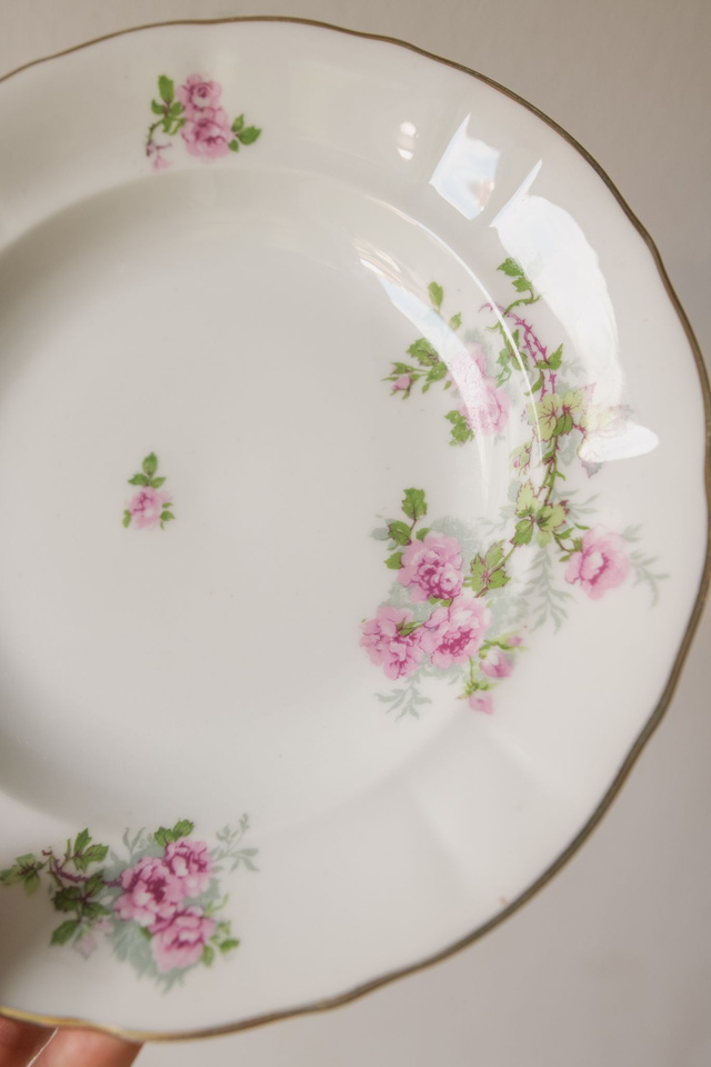 Lot de 4 assiettes creuses à motifs floraux roses 🩷