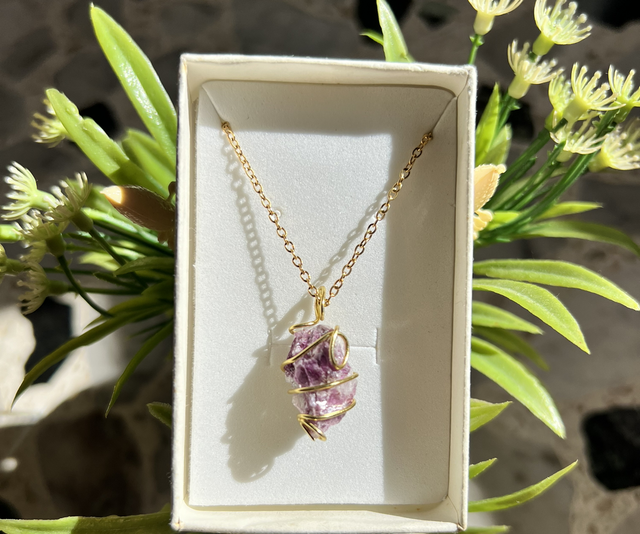 Lepidolite mica Grezza , prov : Madagascar 🇲🇬, acciaio inox 