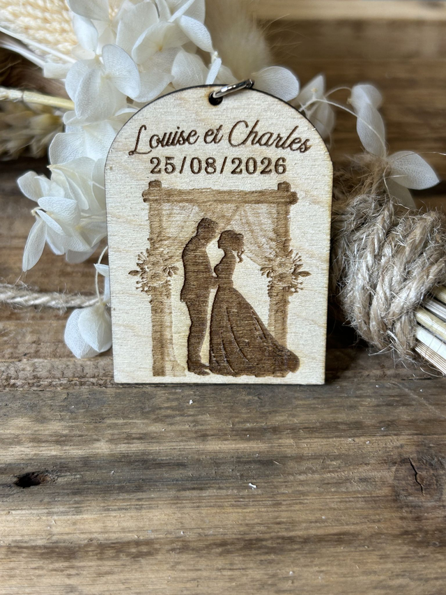 Porte clé ou magnet en bois personnalisé pour vos mariages- Cadeaux invités