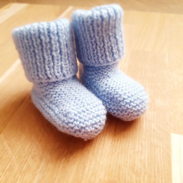 Babyslofjes lichtblauw - handgebreid
