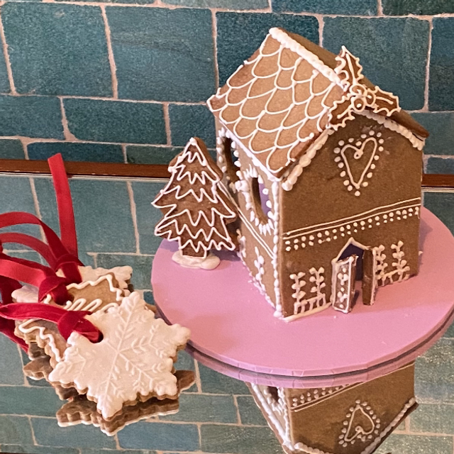 Gingerbread/Royal icing 