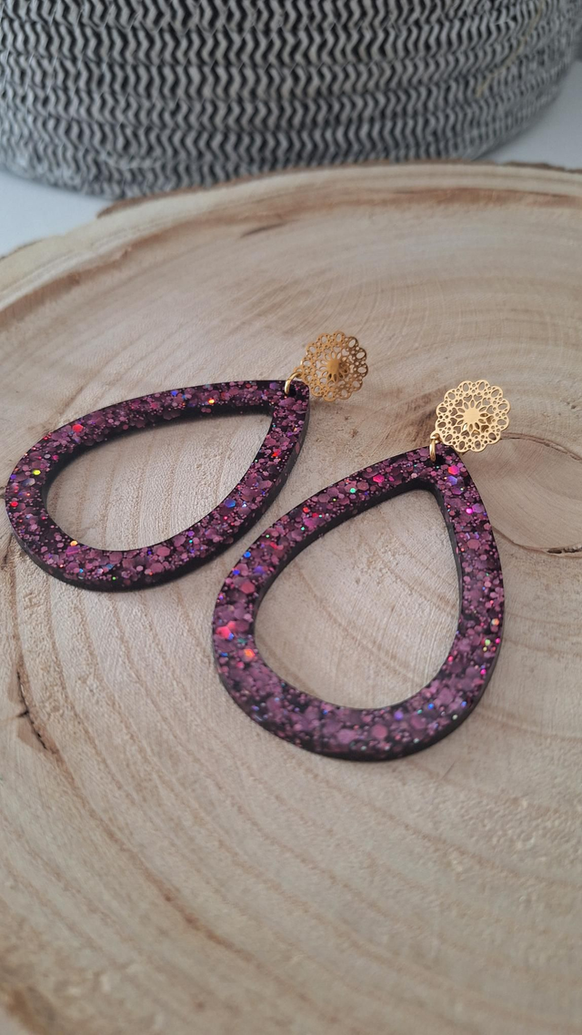 Boucles d'oreilles grande gouttes noir et paillettes roses