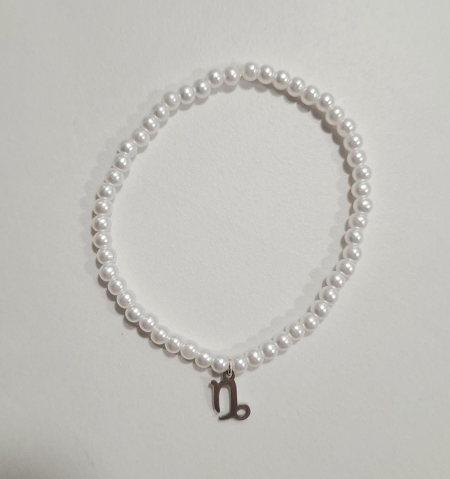 Capricorn zodiac beaded charm bracelet 