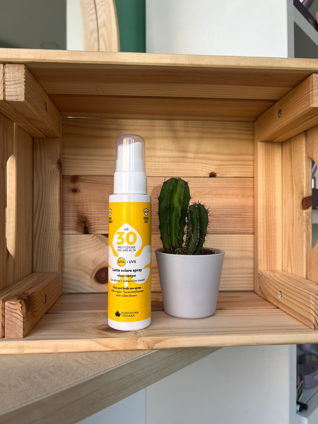 Latte solare spray viso-corpo SPF 30 di Biofficina Toscana (100 ml)