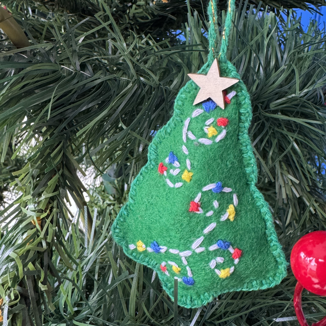 Sapin de Noël brodé vert 