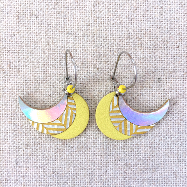 Boucles d’oreilles « Valse » argentées, cuir holographique, jaune à motifs argentés et jaune citron 