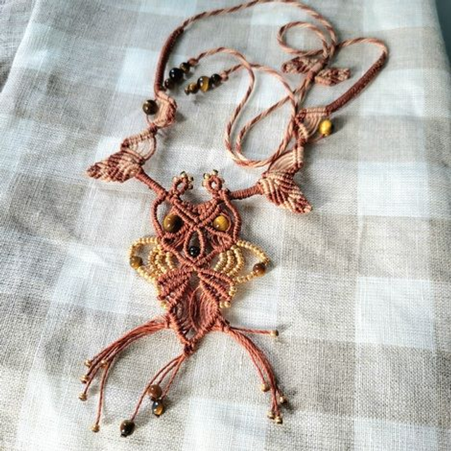 Kit Collier Owlie Oeil du tigre (micro-macramé fils marron, beige)