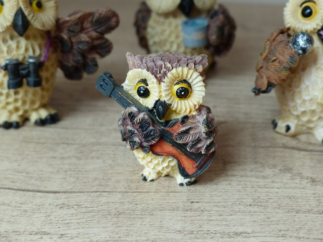 Lot de quatre figurines miniatures collection Famille chouettes hiboux Scènes de Vie Loisirs Vintage