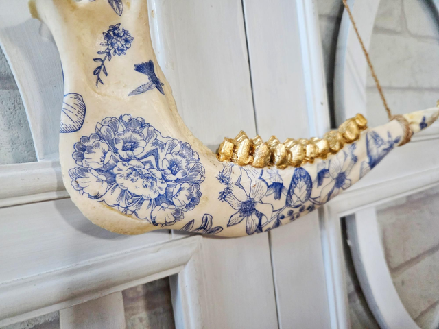 Decorative Fallow Deer Jaw Bone - Blue Porcelain Design