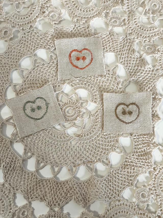 Etiqueta bordada coração