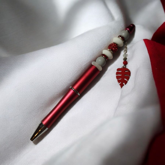 Stylo perles rouge gris