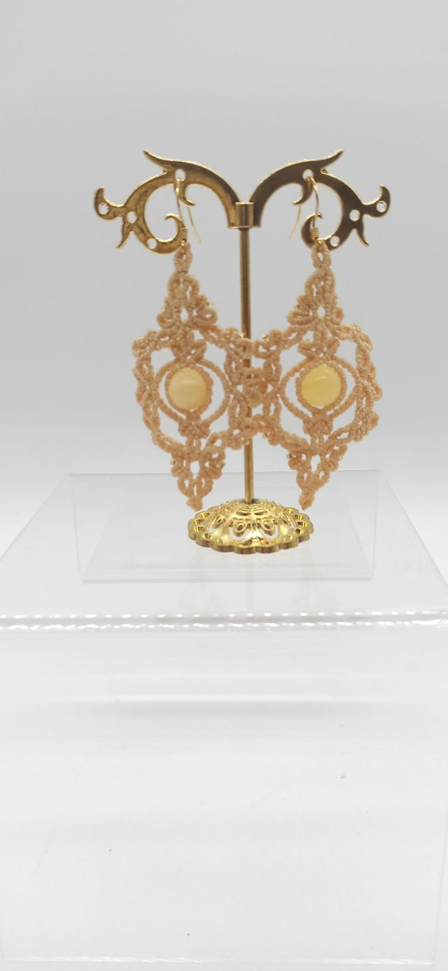 boucles d'oreilles micro macramé jaune paille calcite jaune