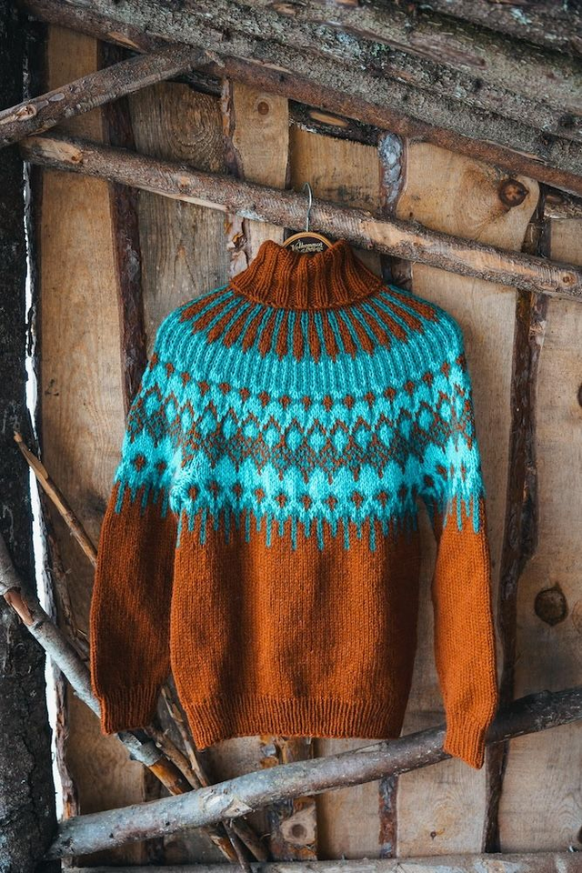 Føyka Polar Sweater Kit - Col 05 (Copper Hillesvåg Troll) - Wool &amp; Pattern - Linka Neumann