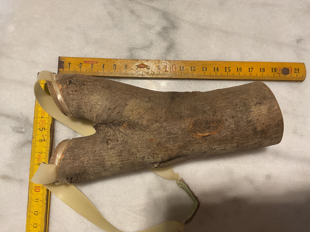 06B01 ... Lance pierre naturel en hêtre très solide