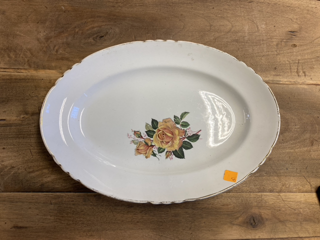 Plat ovale fleurs liseré doré