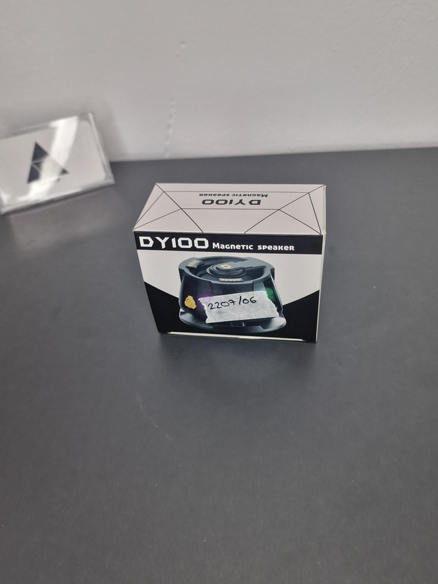 Mini altavoz imantado 