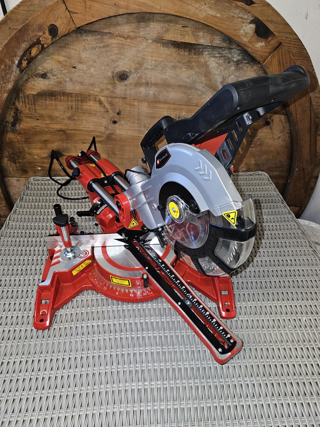 Sliding mitre saw