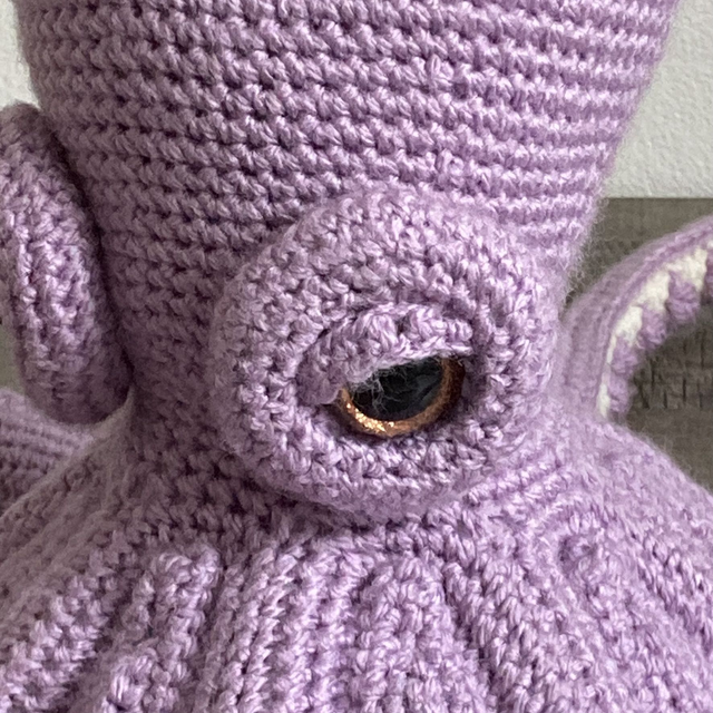 Peluche Paul le poulpe violet au crohet