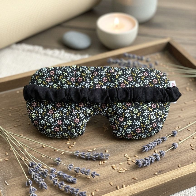 Masque de relaxation noir motif fleurs