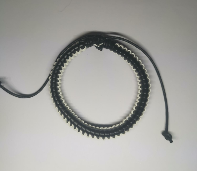 En cuir noir et blanc 